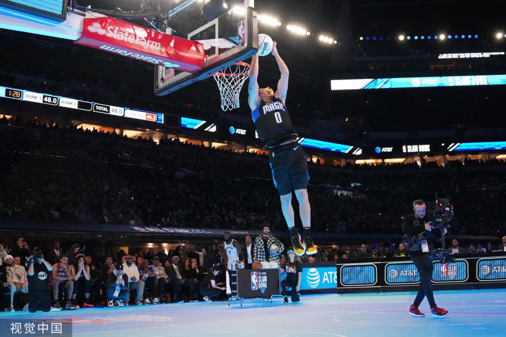 穿梭于绿茵 穿梭于绿茵