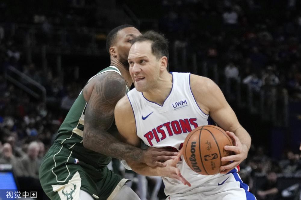 足球场上无 足球场上无