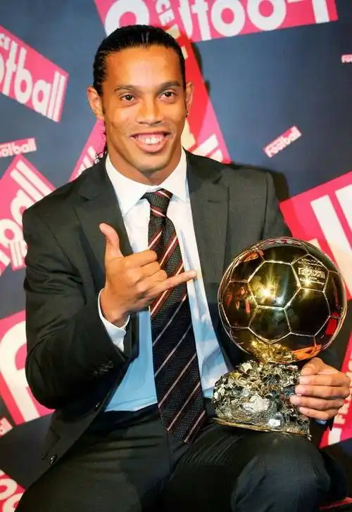 他多次在公 他多次在公